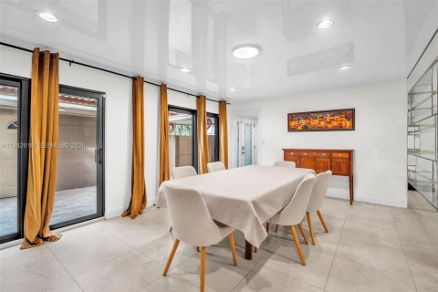 Townhouse in Hollywood, Florida 3 bedrooms, 229.47 sq.m. № 2000461 - photo 4