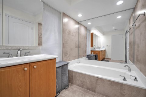 Townhouse in Hollywood, Florida 3 bedrooms, 229.47 sq.m. № 2000461 - photo 26