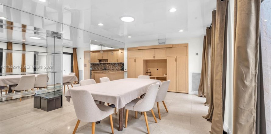 Townhouse in Hollywood, Florida 3 bedrooms, 229.47 sq.m. № 2000461