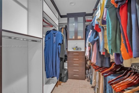 Townhouse in Hollywood, Florida 3 bedrooms, 229.47 sq.m. № 2000461 - photo 24