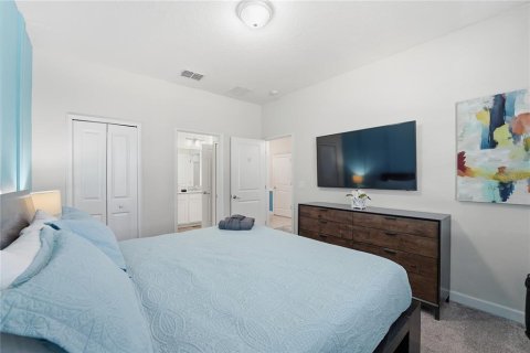 House in Davenport, Florida 8 bedrooms, 363.15 sq.m. № 2203078 - photo 17
