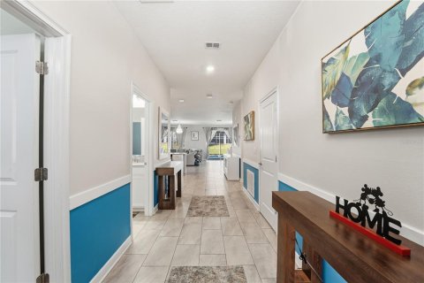 House in Davenport, Florida 8 bedrooms, 363.15 sq.m. № 2203078 - photo 6