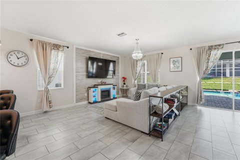 House in Davenport, Florida 8 bedrooms, 363.15 sq.m. № 2203078 - photo 11