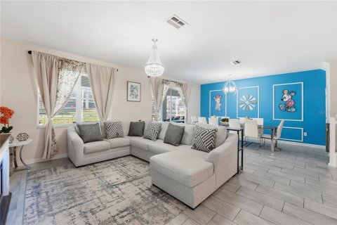 House in Davenport, Florida 8 bedrooms, 363.15 sq.m. № 2203078 - photo 12