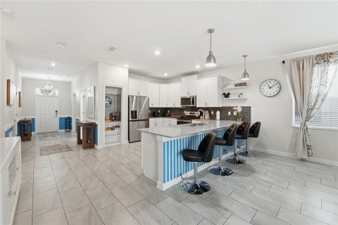 House in Davenport, Florida 8 bedrooms, 363.15 sq.m. № 2203078 - photo 9