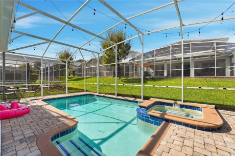 House in Davenport, Florida 8 bedrooms, 363.15 sq.m. № 2203078 - photo 4