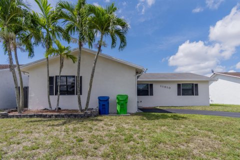 House in Sunrise, Florida 3 bedrooms, 114.46 sq.m. № 2285897