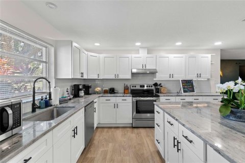 Villa ou maison à vendre à Seminole, Floride: 4 chambres, 207.08 m2 № 2150292 - photo 6