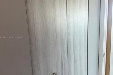 Купить кондоминиум в Майами, Флорида 2 спальни, 98.2м2, № 2089312 - фото 21