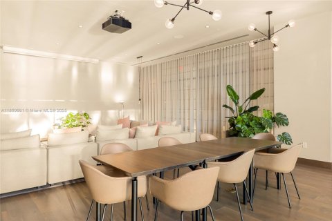 Condo in Miami, Florida, 1 bedroom  № 1871533 - photo 25