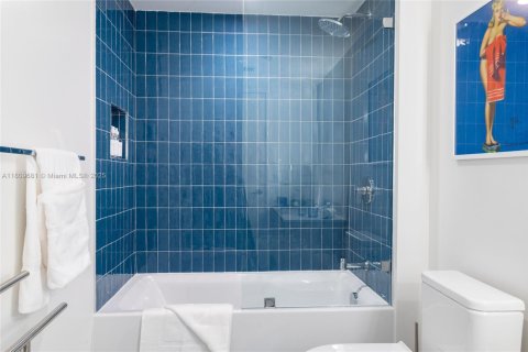 Condo in Miami, Florida, 1 bedroom  № 1871533 - photo 11