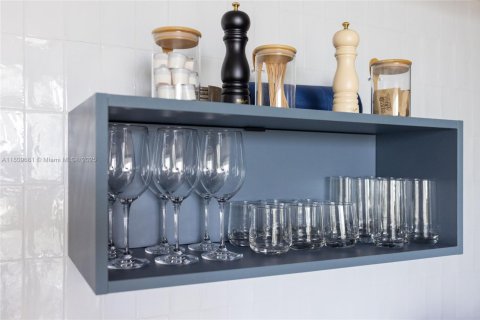 Condo in Miami, Florida, 1 bedroom  № 1871533 - photo 8