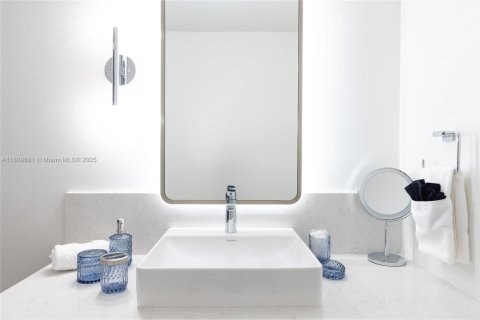 Condo in Miami, Florida, 1 bedroom  № 1871533 - photo 12