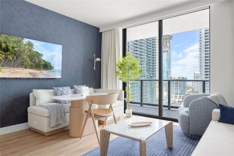 Condo in Miami, Florida, 1 bedroom  № 1871533 - photo 4