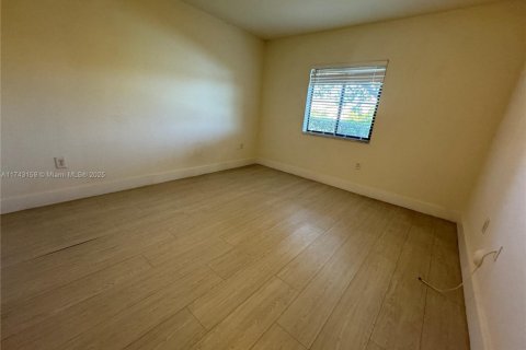 Condominio en venta en Cutler Bay, Florida, 2 dormitorios, 75.16 m2 № 1775862 - foto 2