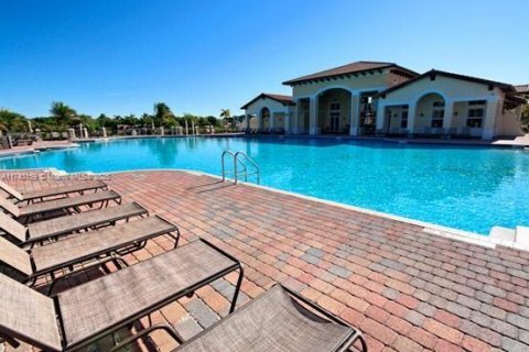 Condominio en venta en Cutler Bay, Florida, 2 dormitorios, 75.16 m2 № 1775862 - foto 22