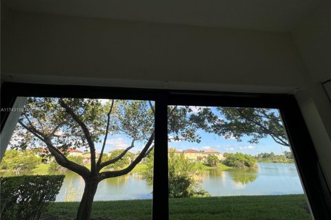Condominio en venta en Cutler Bay, Florida, 2 dormitorios, 75.16 m2 № 1775862 - foto 11