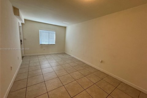 Condominio en venta en Cutler Bay, Florida, 2 dormitorios, 75.16 m2 № 1775862 - foto 19