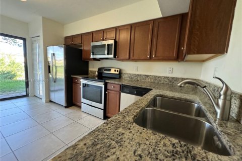 Condominio en venta en Cutler Bay, Florida, 2 dormitorios, 75.16 m2 № 1775862 - foto 4
