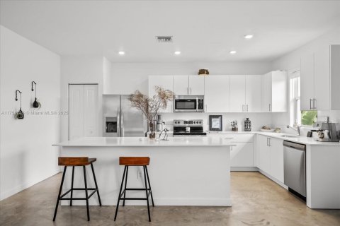 Casa en venta en Homestead, Florida, 3 dormitorios, 198.53 m2 № 2016382 - foto 12