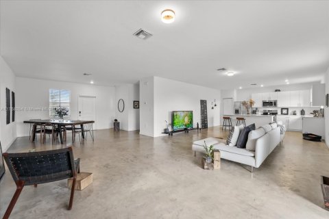 Casa en venta en Homestead, Florida, 3 dormitorios, 198.53 m2 № 2016382 - foto 8
