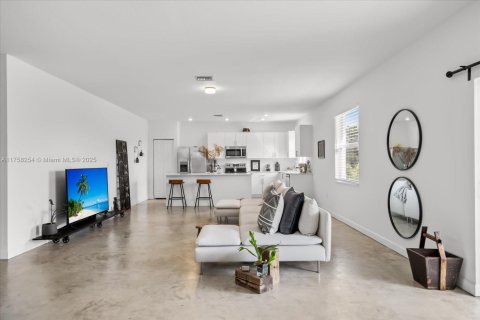 Casa en venta en Homestead, Florida, 3 dormitorios, 198.53 m2 № 2016382 - foto 9