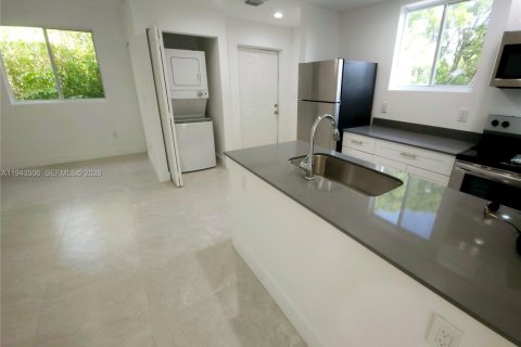 Copropriété à louer à Miami, Floride: 1 chambre № 2000501 - photo 3
