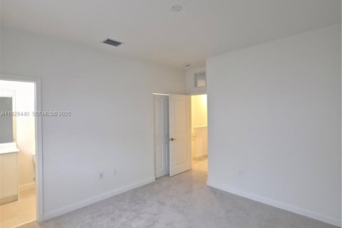 Снять в аренду таунхаус в Хомстед, Флорида 3 спальни, 131.36м2, № 1986931 - фото 20