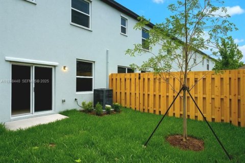 Снять в аренду таунхаус в Хомстед, Флорида 3 спальни, 131.36м2, № 1986931 - фото 27