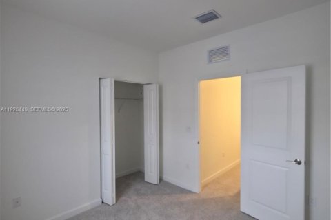 Снять в аренду таунхаус в Хомстед, Флорида 3 спальни, 131.36м2, № 1986931 - фото 26