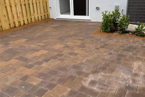 Снять в аренду таунхаус в Хомстед, Флорида 3 спальни, 131.36м2, № 1986931 - фото 28