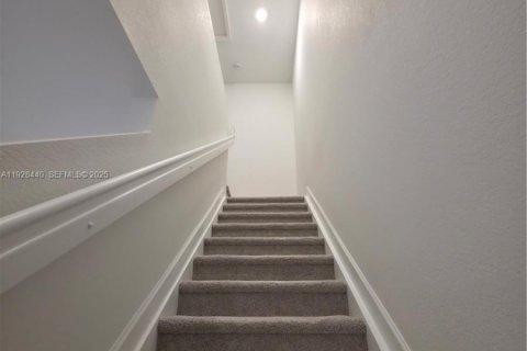 Снять в аренду таунхаус в Хомстед, Флорида 3 спальни, 131.36м2, № 1986931 - фото 16