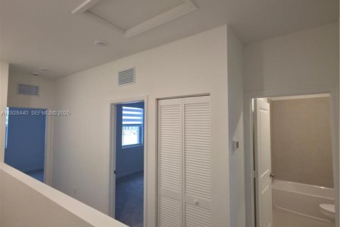 Снять в аренду таунхаус в Хомстед, Флорида 3 спальни, 131.36м2, № 1986931 - фото 17