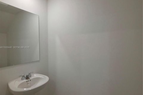 Снять в аренду таунхаус в Хомстед, Флорида 3 спальни, 131.36м2, № 1986931 - фото 15