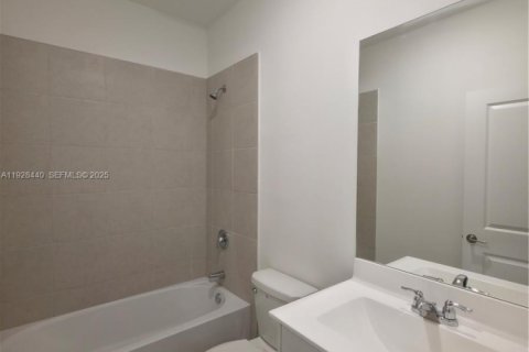 Снять в аренду таунхаус в Хомстед, Флорида 3 спальни, 131.36м2, № 1986931 - фото 18