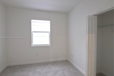 Снять в аренду таунхаус в Хомстед, Флорида 3 спальни, 131.36м2, № 1986931 - фото 25