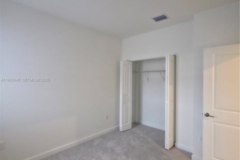 Снять в аренду таунхаус в Хомстед, Флорида 3 спальни, 131.36м2, № 1986931 - фото 24