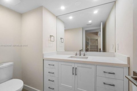 Снять в аренду таунхаус в Джуно-Бич, Флорида 3 спальни, 248.98м2, № 1992542 - фото 28