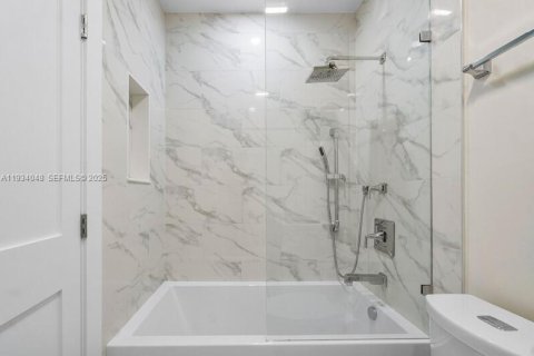 Снять в аренду таунхаус в Джуно-Бич, Флорида 3 спальни, 248.98м2, № 1992542 - фото 29