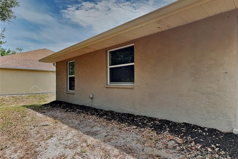 Villa ou maison à louer à Port Charlotte, Floride: 3 chambres, 113.81 m2 № 2113159 - photo 17