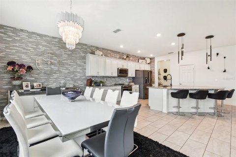 House in Apopka, Florida 5 bedrooms, 320.61 sq.m. № 1765069 - photo 4