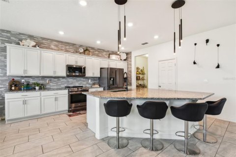 House in Apopka, Florida 5 bedrooms, 320.61 sq.m. № 1765069 - photo 7