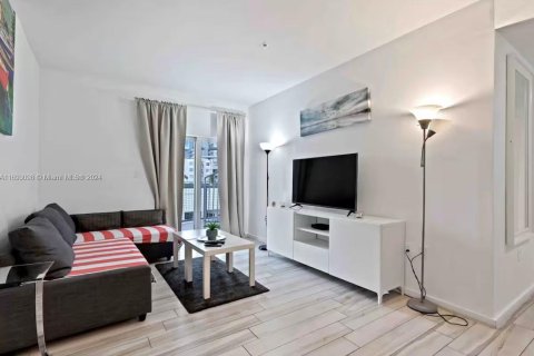 Condo in Miami, Florida, 1 bedroom  № 1441886 - photo 1