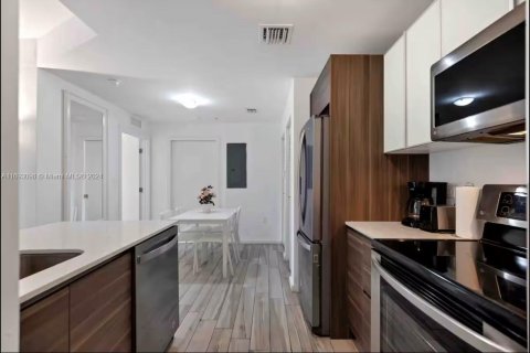 Condo in Miami, Florida, 1 bedroom  № 1441886 - photo 15