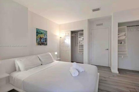Condo in Miami, Florida, 1 bedroom  № 1441886 - photo 8