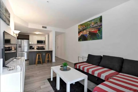 Condo in Miami, Florida, 1 bedroom  № 1441886 - photo 2