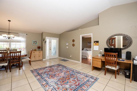 House in Port St. Lucie, Florida 4 bedrooms, 172.89 sq.m. № 2337823 - photo 5