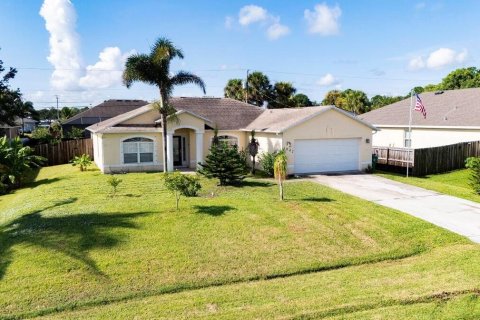 House in Port St. Lucie, Florida 4 bedrooms, 172.89 sq.m. № 2337823