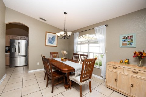 House in Port St. Lucie, Florida 4 bedrooms, 172.89 sq.m. № 2337823 - photo 3
