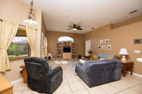 House in Port St. Lucie, Florida 4 bedrooms, 172.89 sq.m. № 2337823 - photo 7
